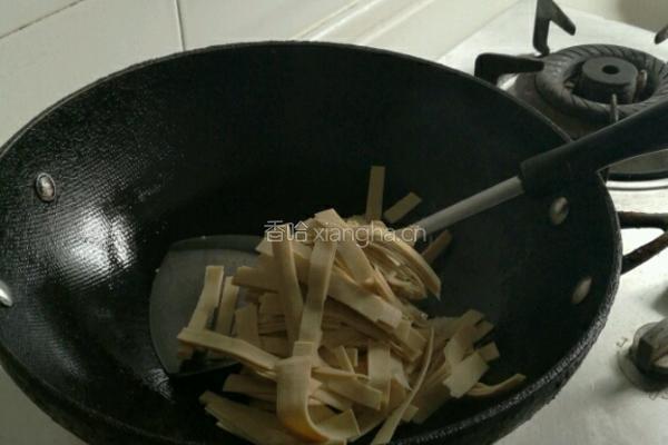 千张芹菜炒肉的做法图解4