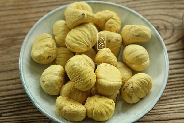 板栗蒸鸡的做法图解4