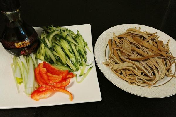 凉拌豆腐丝的做法图解2
