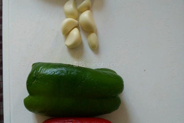 麻花炒鱿鱼花的做法图解3