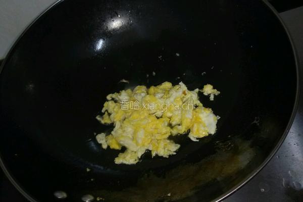 鸡蛋炒海鲜菇的做法图解3