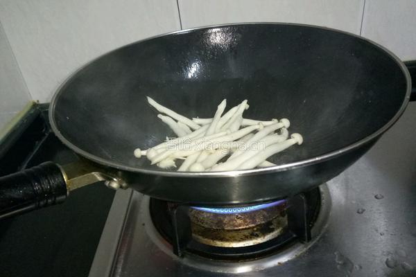 鸡蛋炒海鲜菇的做法图解5