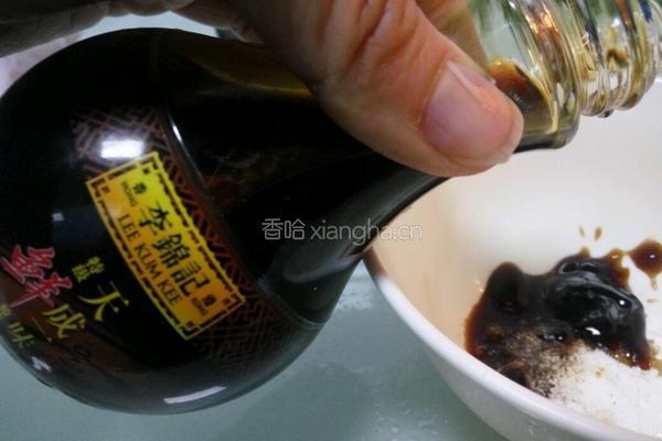 凉拌彩蔬金针菇的做法图解7