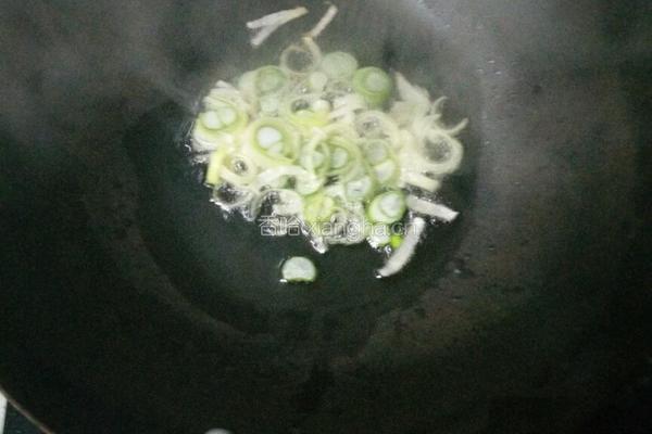 土豆酸菜素包子的做法图解4