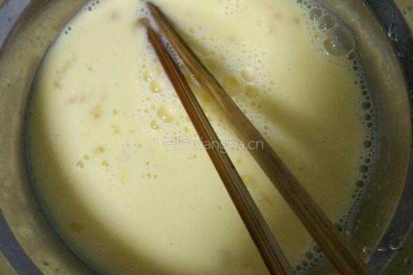 牛奶炖鸡蛋的做法图解1