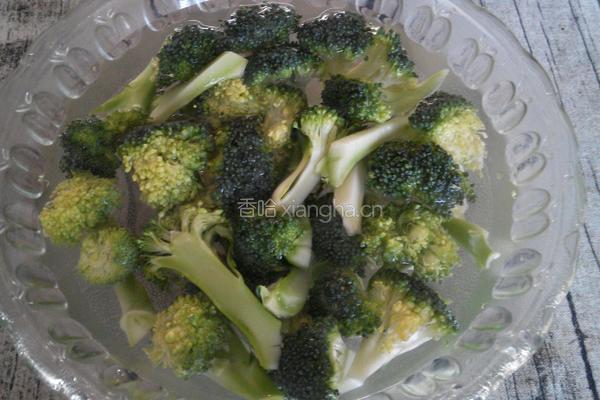 白灼西蓝花的做法图解2