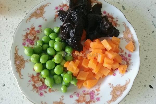 七彩虾仁什锦炒饭的做法图解6