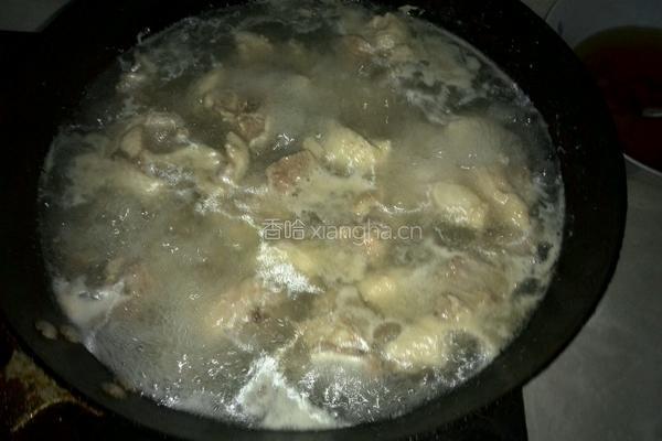 白萝卜炖鸭肉的做法图解1