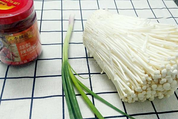 剁椒金针菇的做法图解1