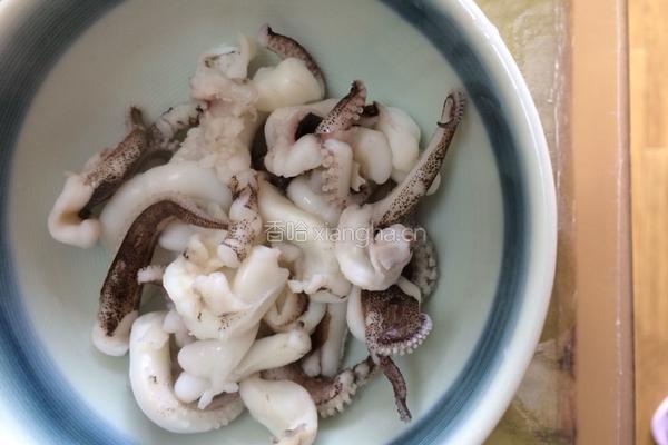 麻辣鱿鱼锅的做法图解2