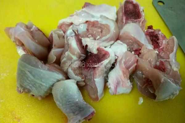 胡萝卜香菇焖鸡腿的做法图解2