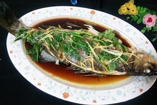 清蒸鲈鱼