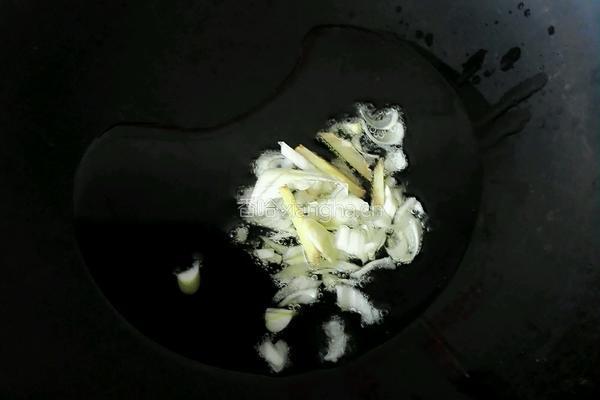 芹菜炒肉的做法图解3