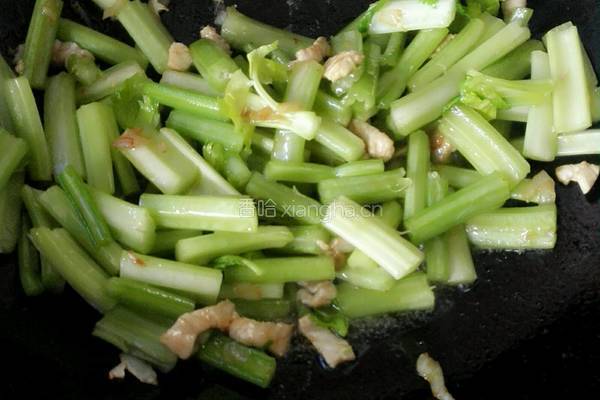 芹菜炒肉的做法图解6