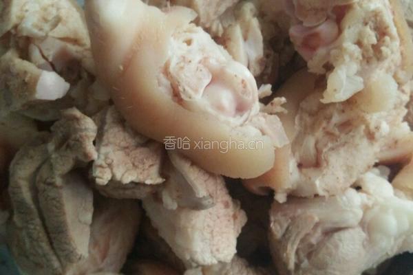 红烧猪脚的做法图解1