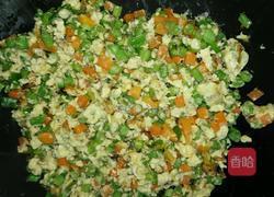 胡萝卜豆角鸡蛋炒饭的做法图解6