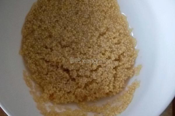 小米胡萝卜地瓜粥的做法图解3