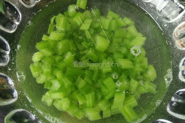 芹香黄豆粒的做法图解4