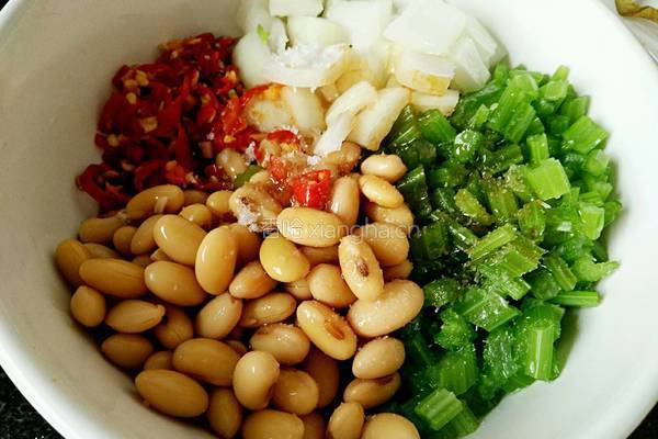 芹香黄豆粒的做法图解6