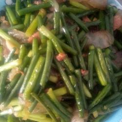 蒜毫炒腊肉的做法[图]