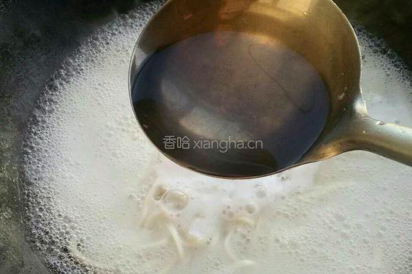蒜蓉辣酱面条的做法图解5