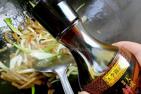 猪肉皮炒白菜杆的做法图解8
