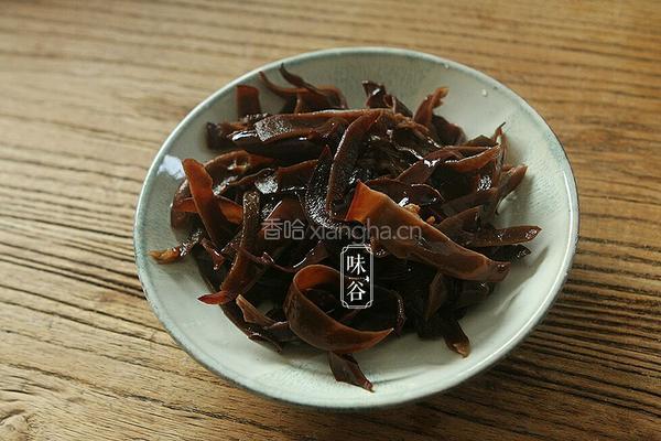 凉拌木耳皮蛋的做法图解2