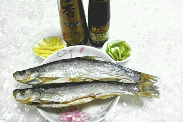 风味蒸鱼的做法图解1