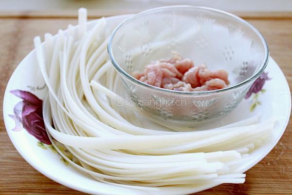 黑椒肉丝炒河粉的做法图解1