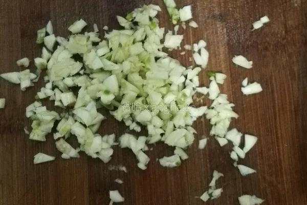 蒜泥茼蒿的做法图解2