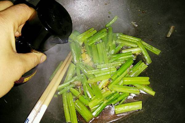 醋溜芹菜的做法图解6