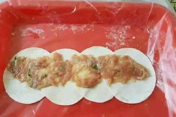 番茄玫瑰饺子的做法图解1