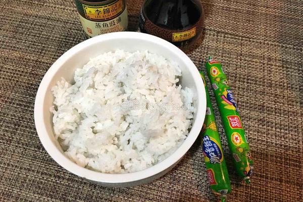 酱油炒饭的做法图解1