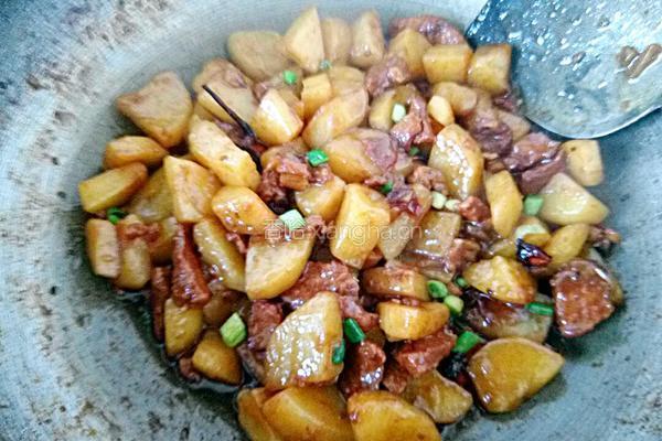 土豆烧肉的做法图解13