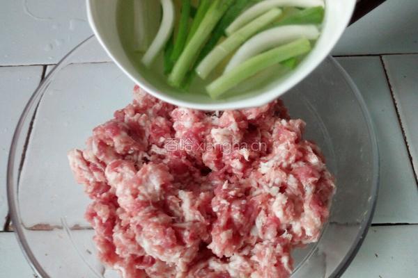 饺子馅之韭菜肉馅的做法图解6