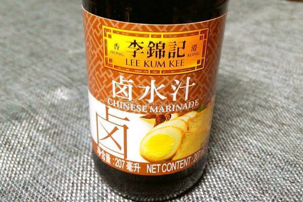 卤水猪蹄的做法图解1