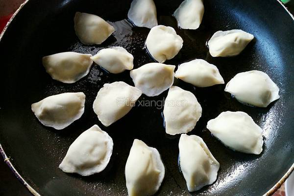 抱蛋煎饺的做法图解3