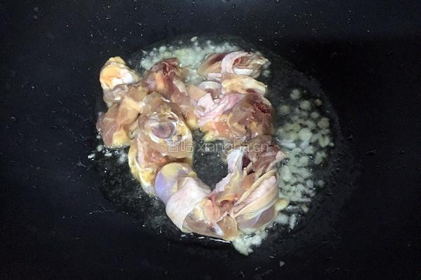 香菇炒鸡腿的做法图解5