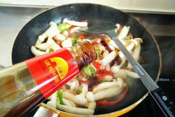 五花肉炒海鲜菇的做法图解9