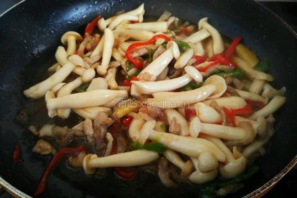 五花肉炒海鲜菇的做法图解10