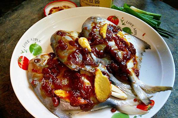 黄豆酱蒸鲳鱼的做法图解7