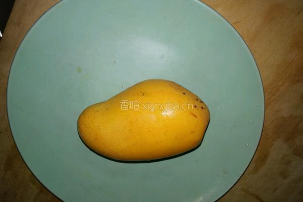 芒果草莓果拼的做法图解1