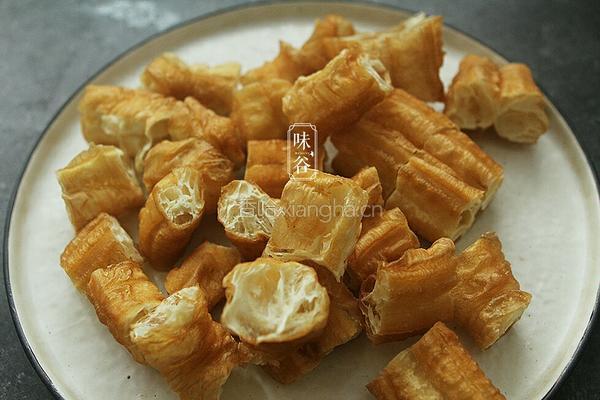 青椒炒油条的做法图解2