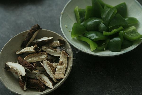 青椒炒油条的做法图解3