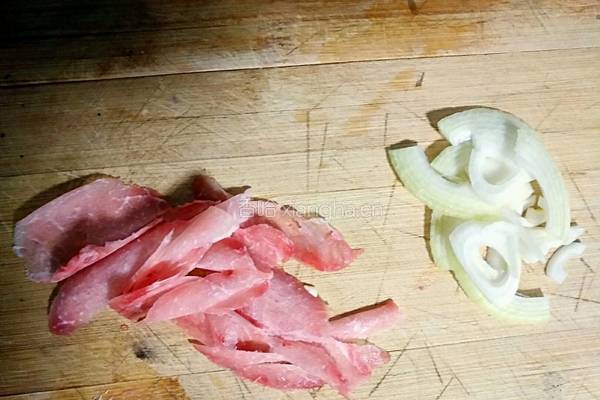 早餐肉丝炒面的做法图解2