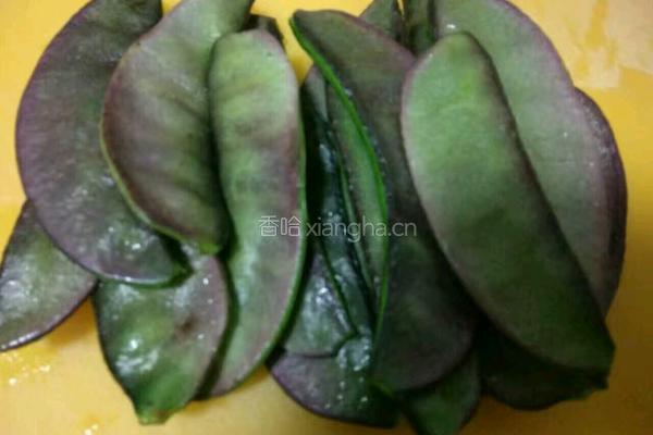 眉豆小炒肉的做法图解2