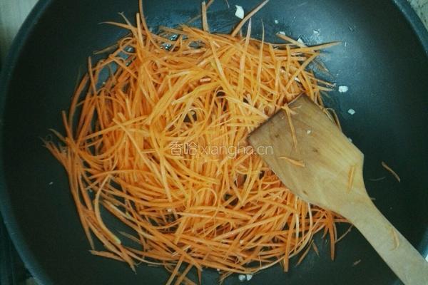 胡萝卜炒鸡胸肉的做法图解3