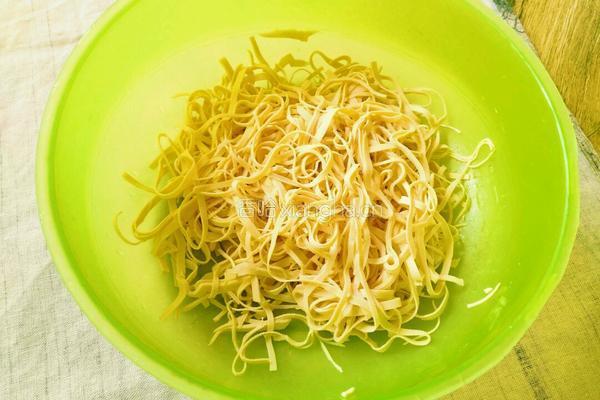  凉拌豆腐皮的做法图解2