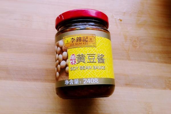 蒜薹炒窝头的做法图解1
