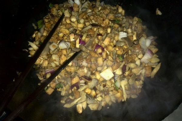 蘑菇肉丁饭的做法图解4